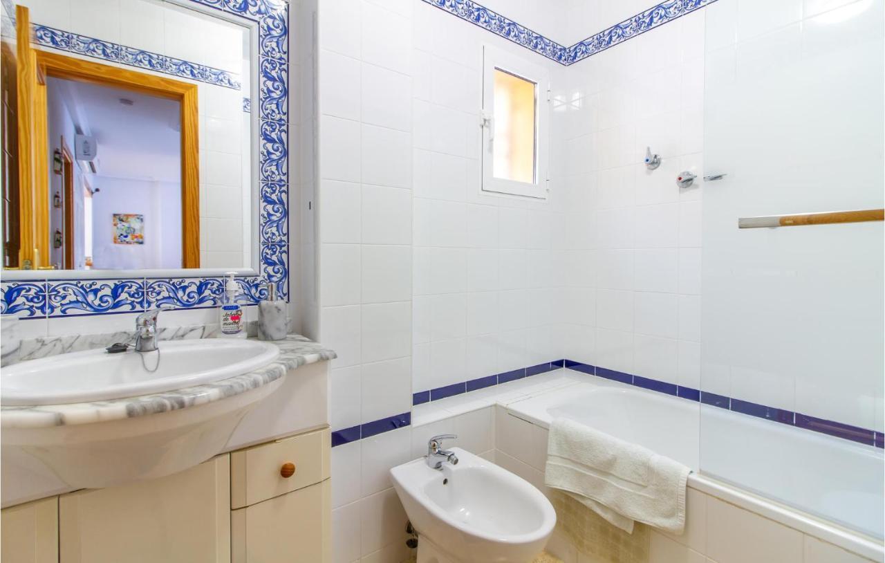 4 Bedroom Cozy Home In Пилар де ла Горадада Экстерьер фото